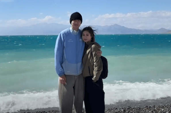 大鑫优配资讯 齐麟更新动态晒与妻子游玩赛里木湖随拍照：说走就走的旅行