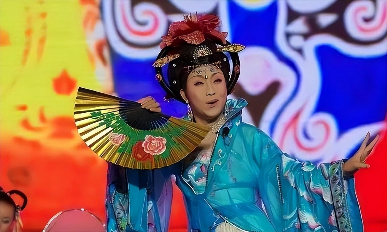 顺应网 京剧大师梅葆玖：一生无子女，20只猫伴终身，至死不原谅李玉刚